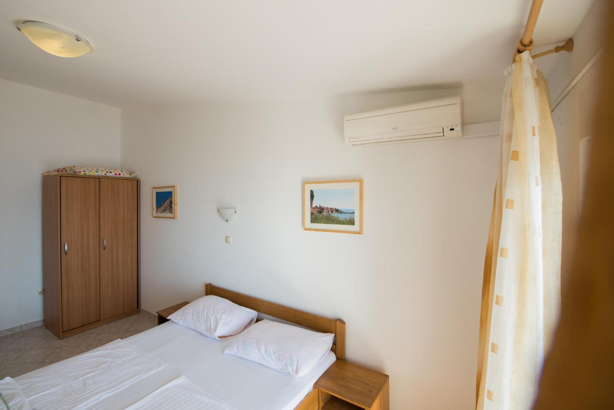 Bed And Breakfast Pero 3 Min Walk To The Beach Lokva Rogoznica Bagian luar foto