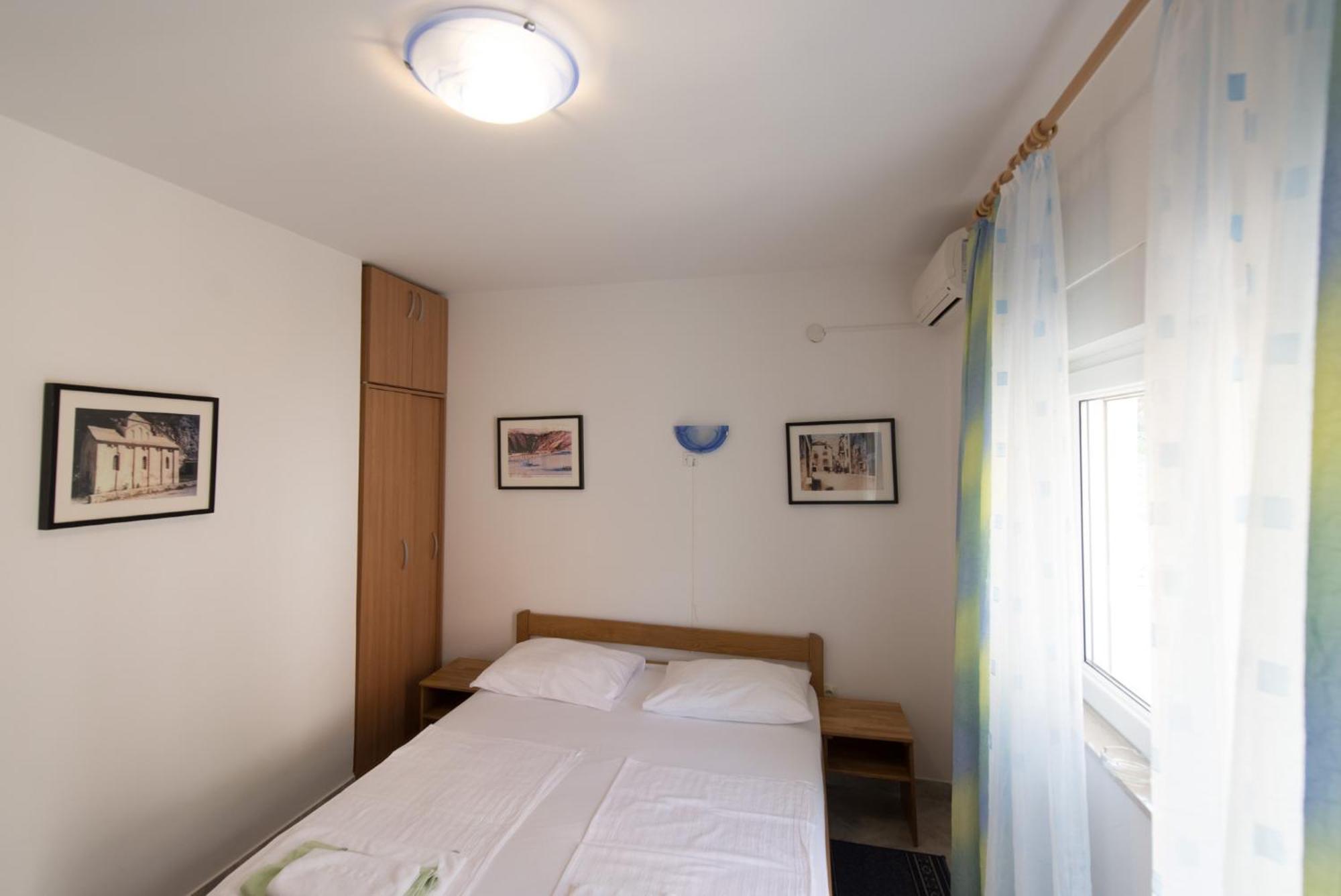 Bed And Breakfast Pero 3 Min Walk To The Beach Lokva Rogoznica Bagian luar foto
