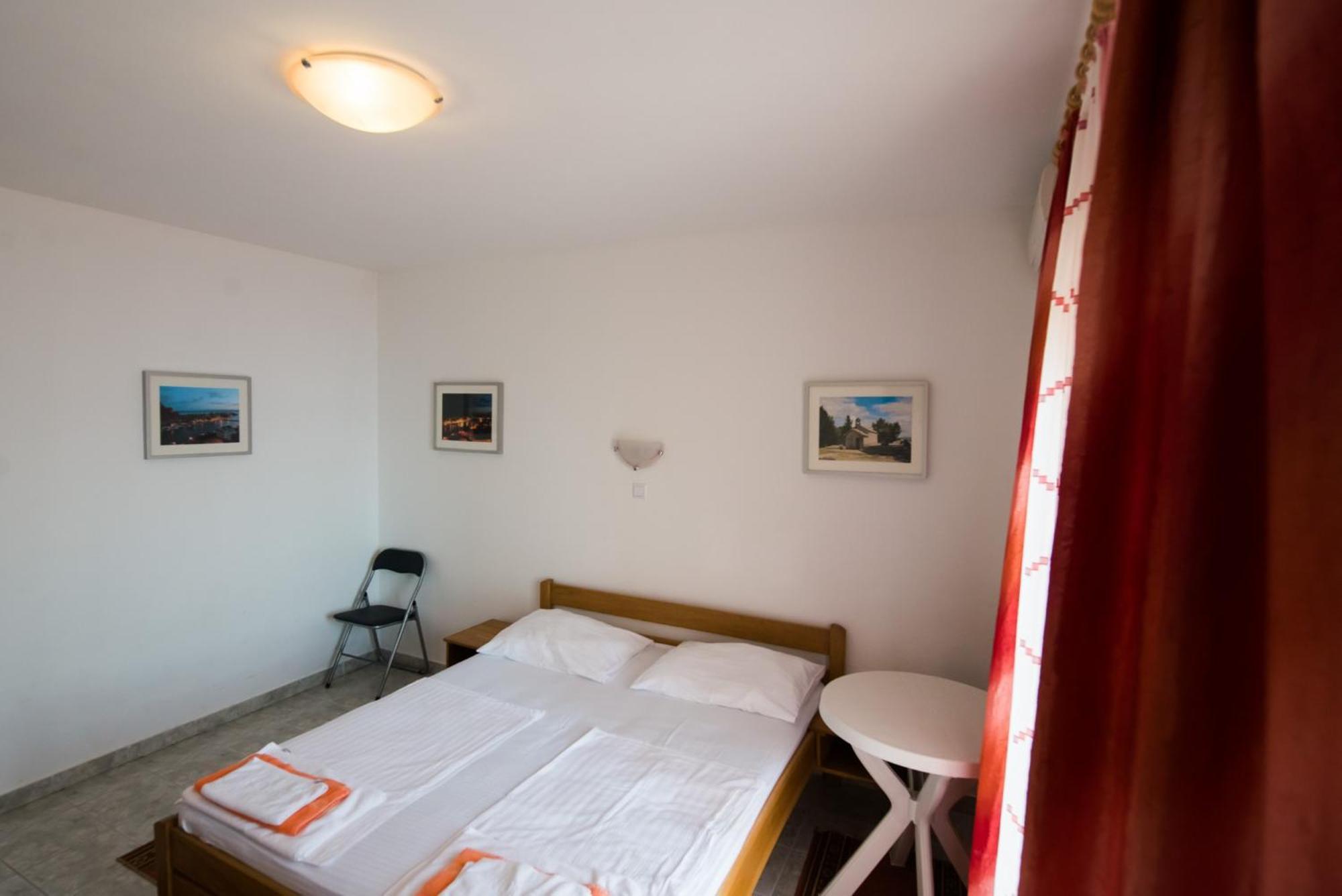 Bed And Breakfast Pero 3 Min Walk To The Beach Lokva Rogoznica Bagian luar foto