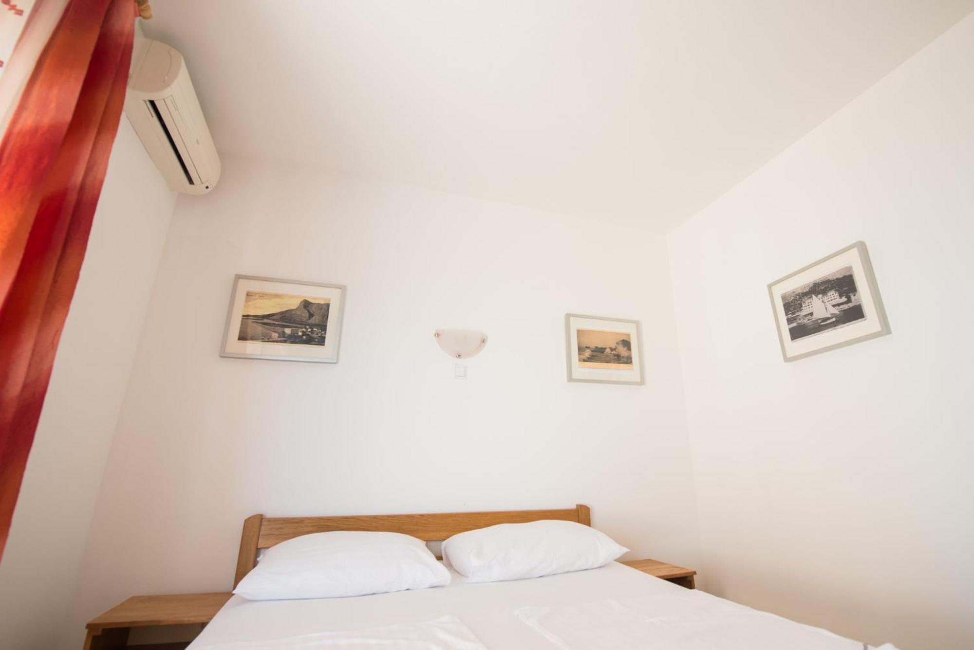 Bed And Breakfast Pero 3 Min Walk To The Beach Lokva Rogoznica Bagian luar foto