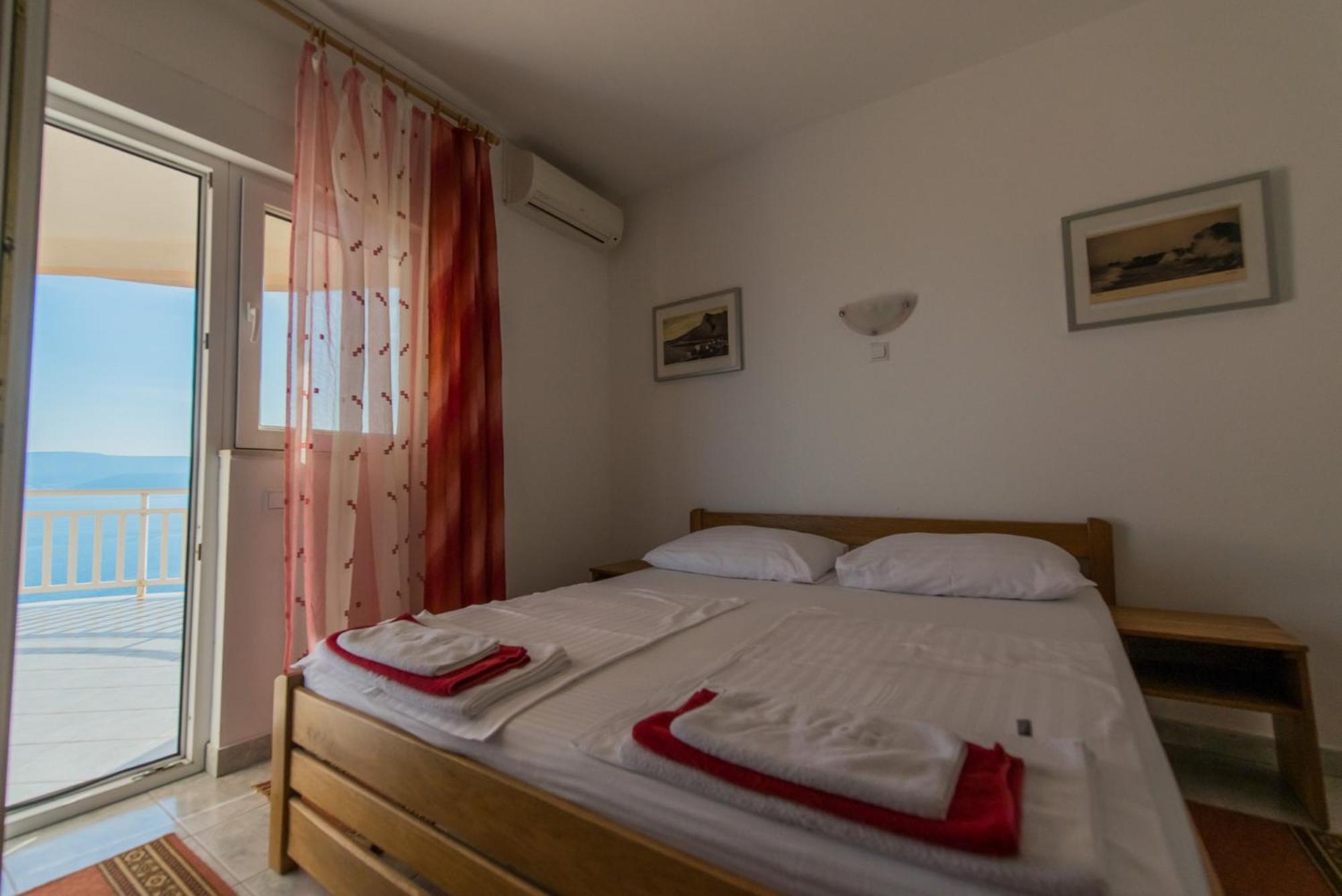 Bed And Breakfast Pero 3 Min Walk To The Beach Lokva Rogoznica Bagian luar foto