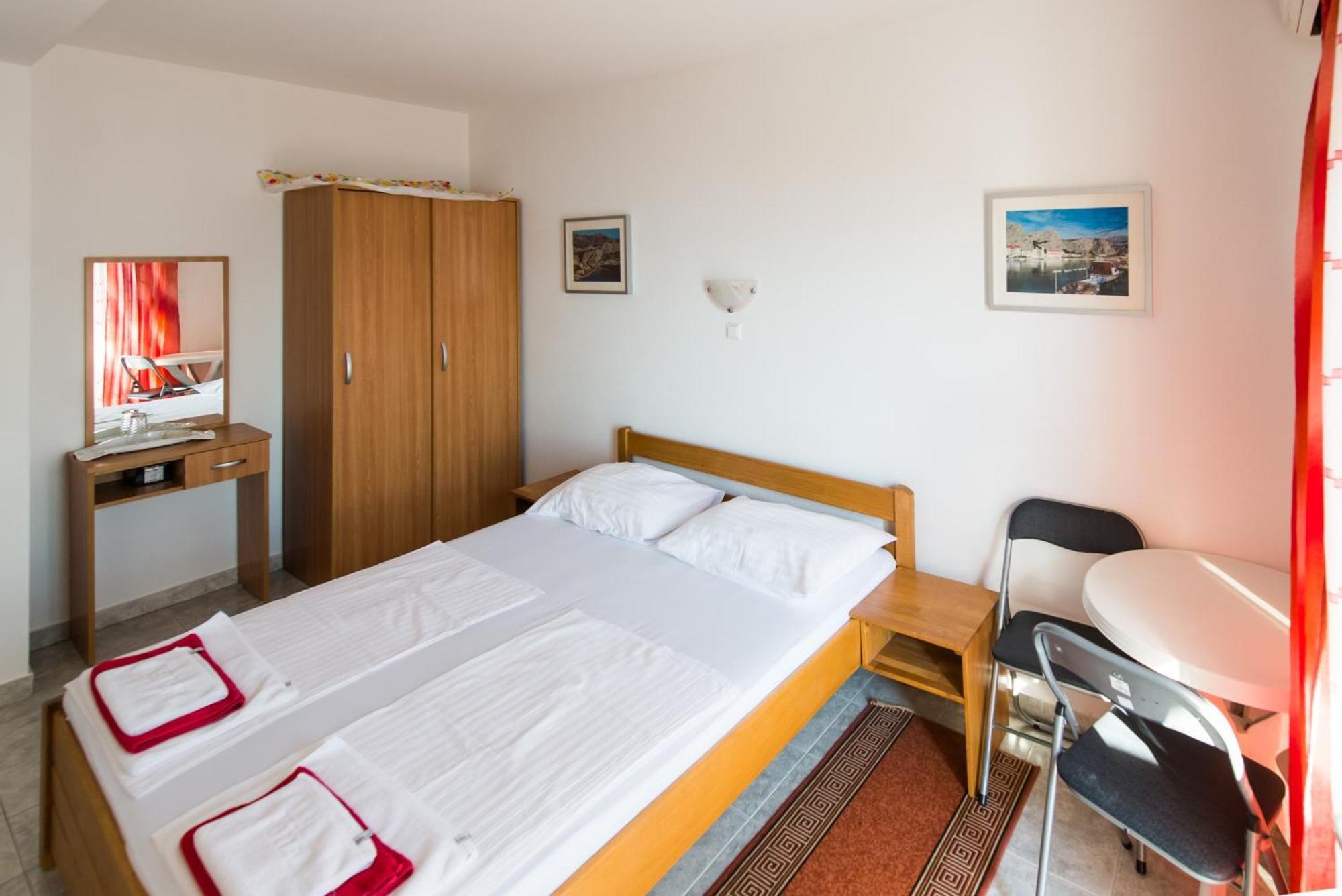 Bed And Breakfast Pero 3 Min Walk To The Beach Lokva Rogoznica Bagian luar foto