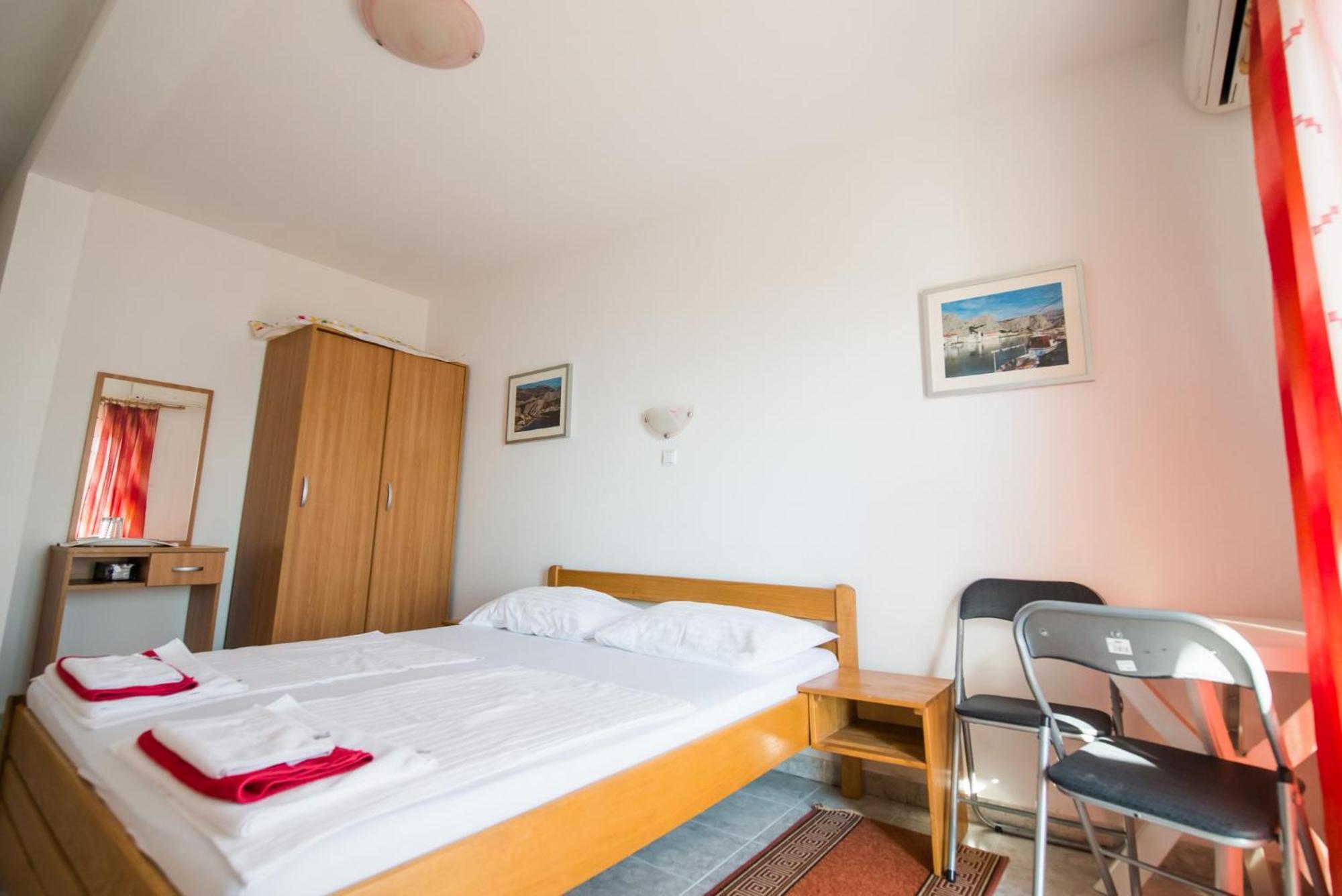 Bed And Breakfast Pero 3 Min Walk To The Beach Lokva Rogoznica Bagian luar foto