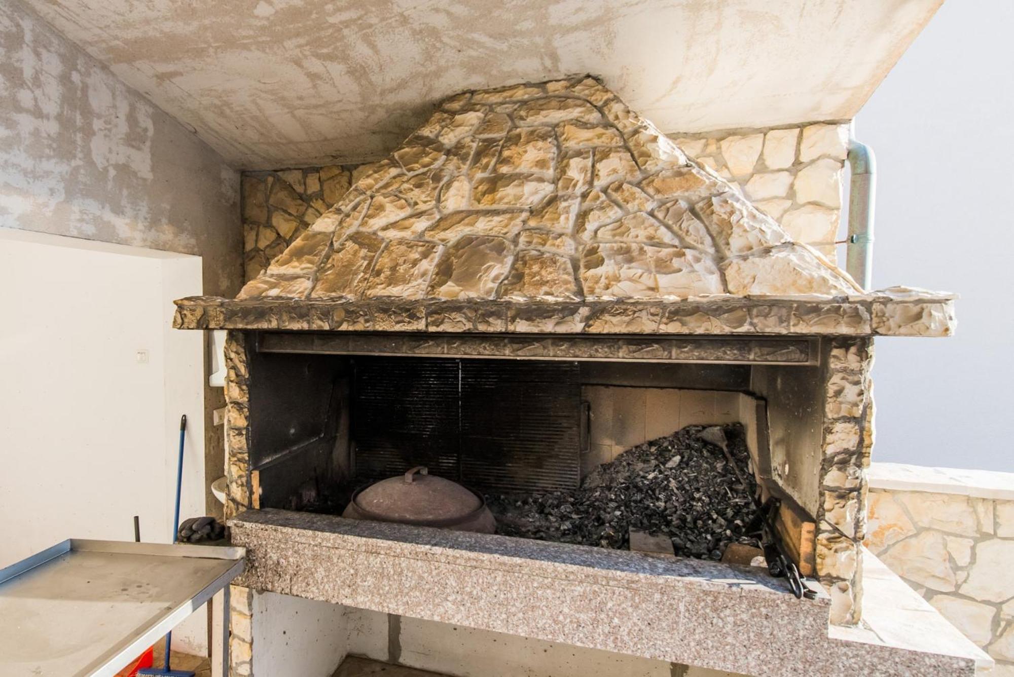 Bed And Breakfast Pero 3 Min Walk To The Beach Lokva Rogoznica Bagian luar foto